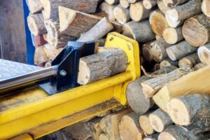 Sikkerhetsrutiner ved bruk av vedkløyver